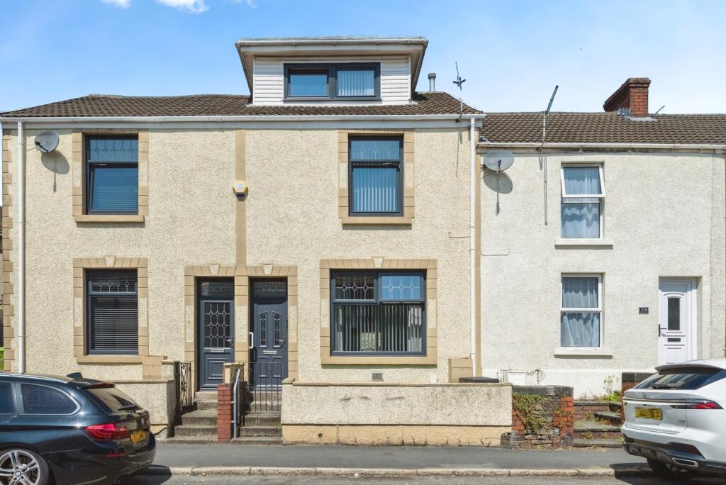 6 bedroom end of terrace house
