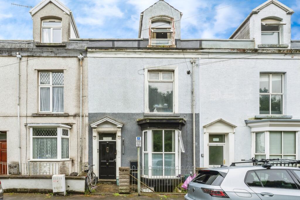 6 bedroom house
