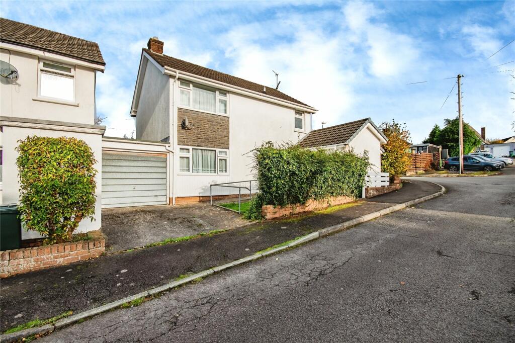 4 bedroom link detached house for sale in Maes Y Felin, Penrhyncoch