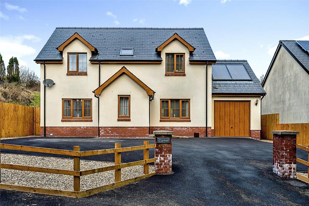 3 bedroom detached house for sale in Caerbryn Road, Penygroes, Carmarthenshire, SA14