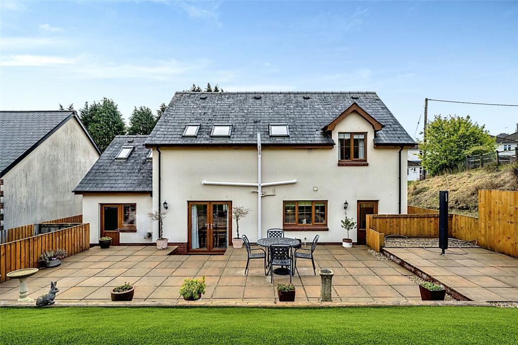 3 bedroom detached house for sale in Caerbryn Road, Penygroes, Carmarthenshire, SA14