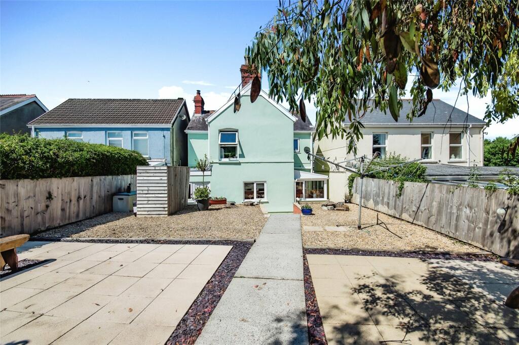 3 bedroom detached house for sale in Penygroes Road, Caerbryn