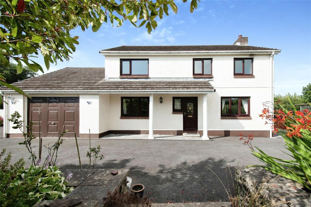 4 bedroom detached house for sale in Heol Ddu, Ammanford