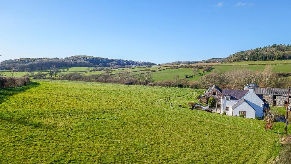 3 bedroom character property for sale in Nant Ganol, Rhyd y Foel