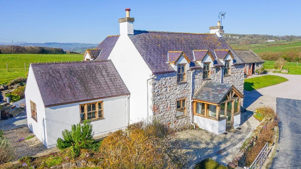 3 bedroom character property for sale in Nant Ganol, Rhyd y Foel