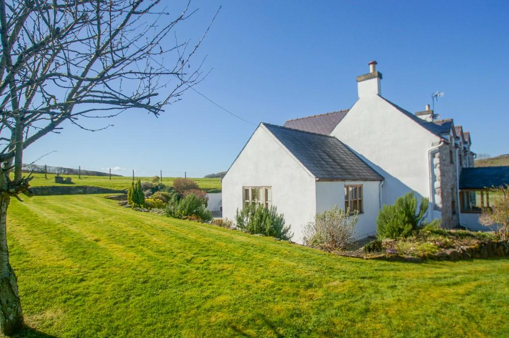 3 bedroom character property for sale in Nant Ganol, Rhyd y Foel