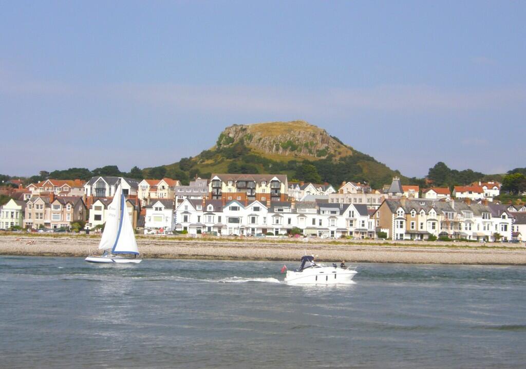 2 bedroom apartment for sale in Deganwy Road, Deganwy, Conwy, LL31 9DD