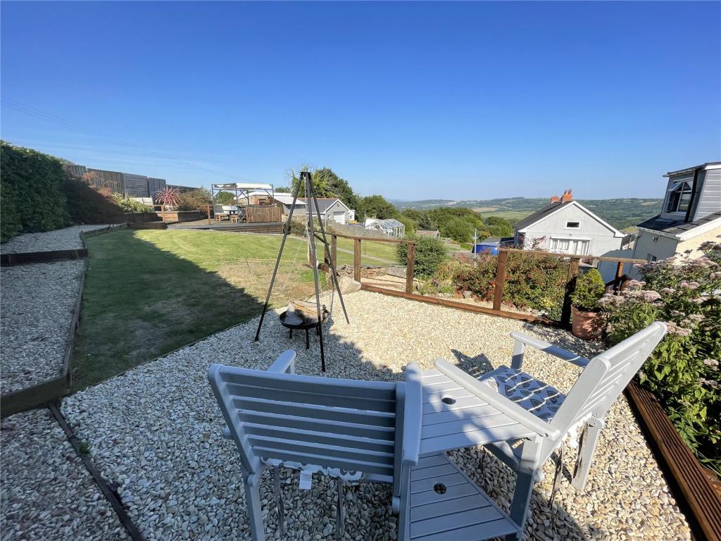 3 bedroom detached house for sale in Heol Y Banc, Bancffosfelen, Pontyberem, Llanelli, SA15