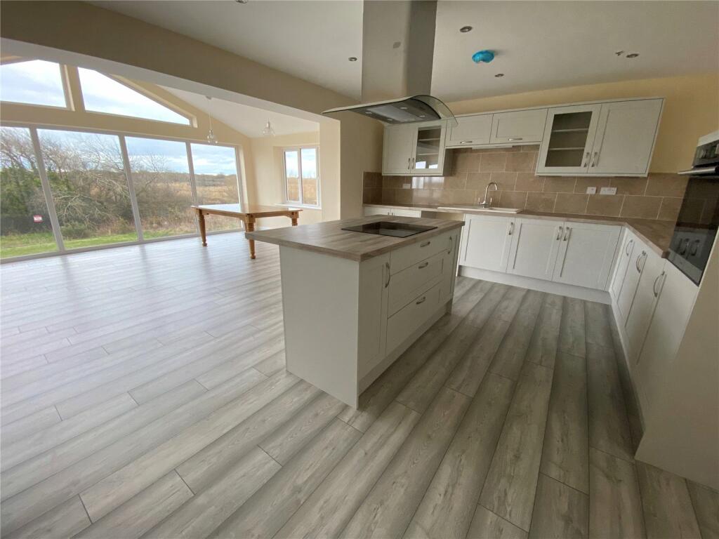 4 bedroom detached house for sale in Dan Y Bryn, Pendine