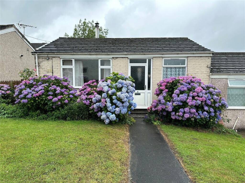 1 bedroom bungalow for sale in Bron Y Dre, Tregynwr, Carmarthen