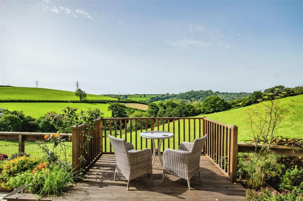 4 bedroom detached house for sale in Croesyceiliog, Carmarthen