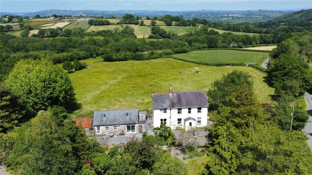 4 bedroom detached house for sale in Llanarthne, Carmarthen