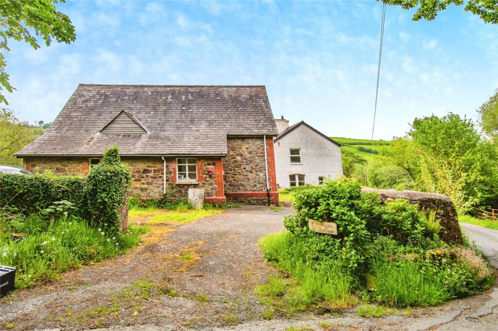 5 bedroom detached house for sale in Llanfynydd, Carmarthen