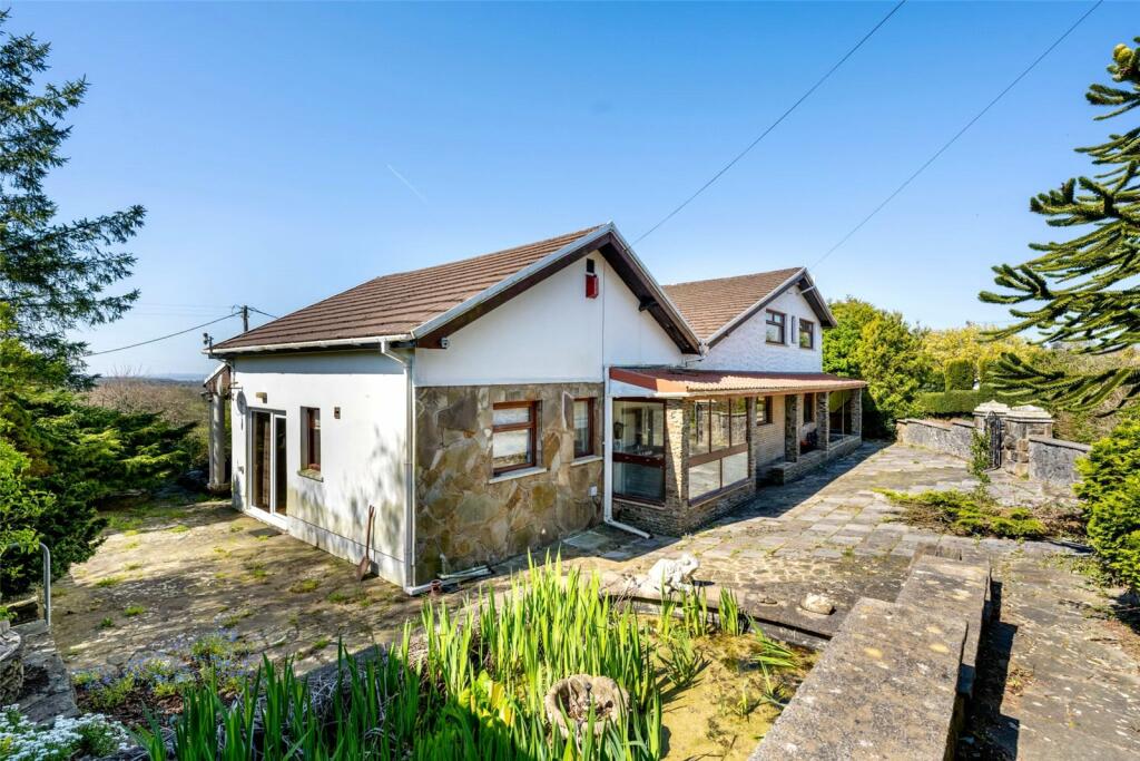 4 bedroom detached house for sale in Bryntirion Road, Pontlliw, Swansea