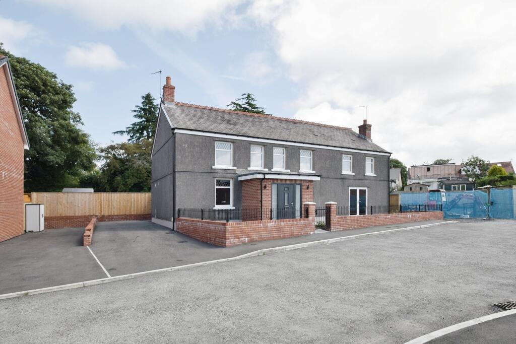 5 bedroom detached house for sale in Clos Tirffynnon, Gorseinon, Swansea, SA4