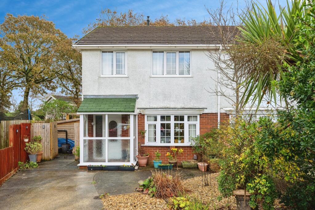 3 bedroom semidetached house for sale in Clos Vernon Watkins