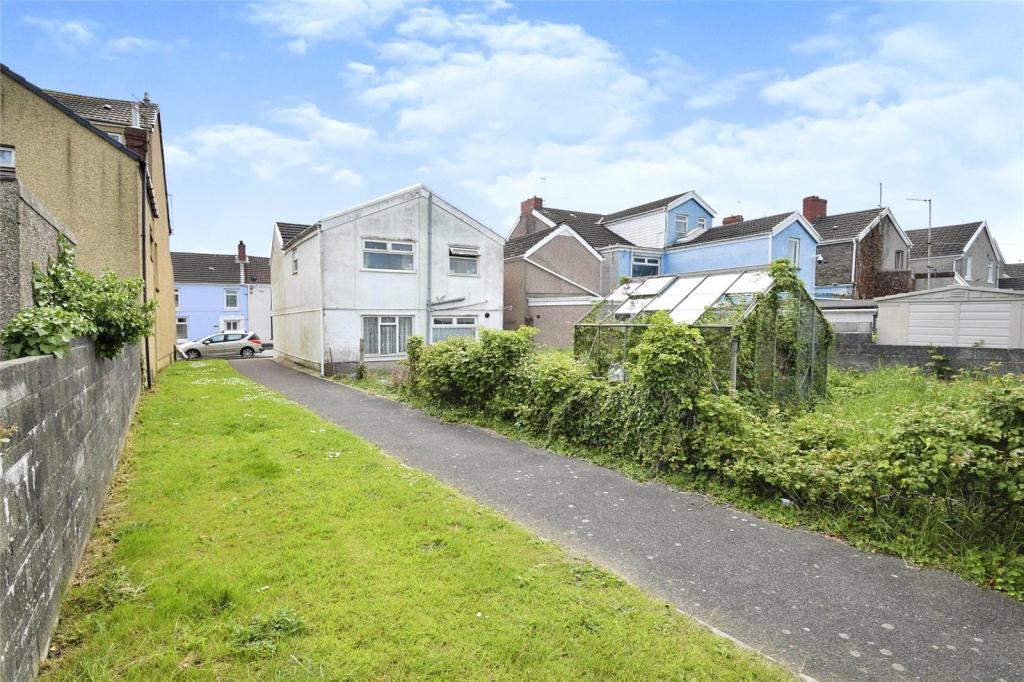 5 bedroom end of terrace house for sale in New Street, Burry Port