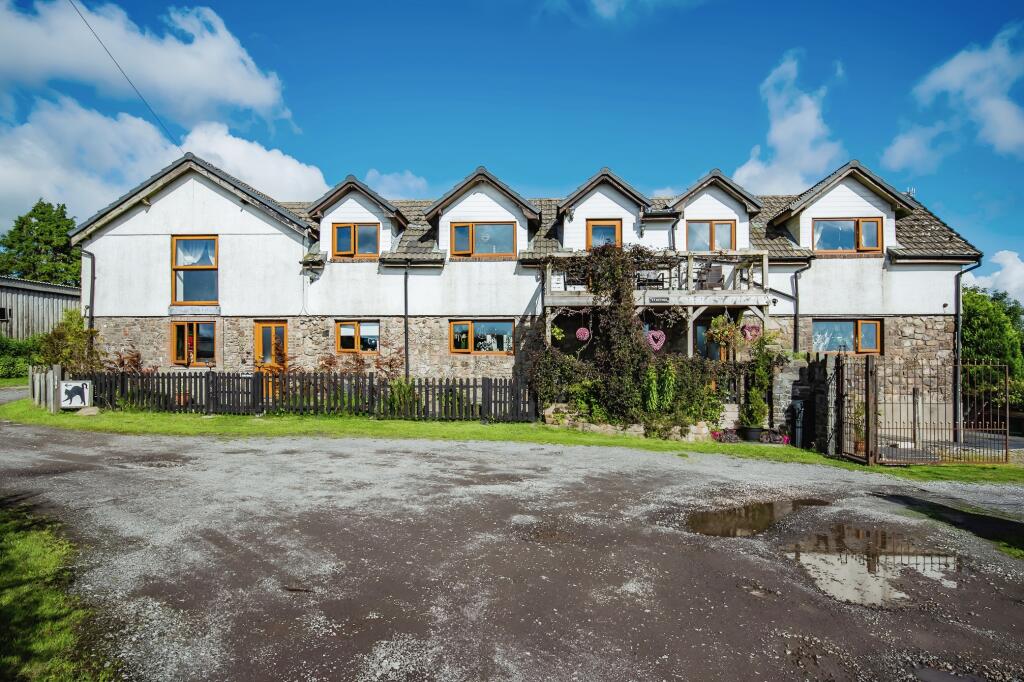 6 bedroom semidetached house for sale in Trimsaran Road, Pen Y Mynydd