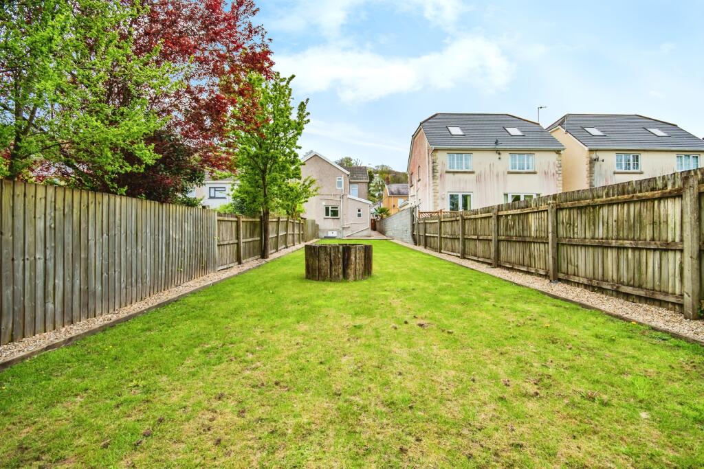 3 bedroom semidetached house for sale in Gwscwm Road, Burry Port