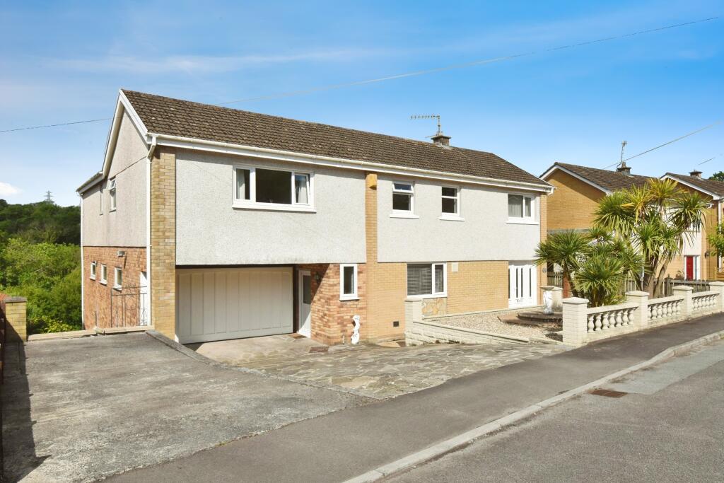 5 bedroom detached house for sale in Dan Y Lan, Llanelli