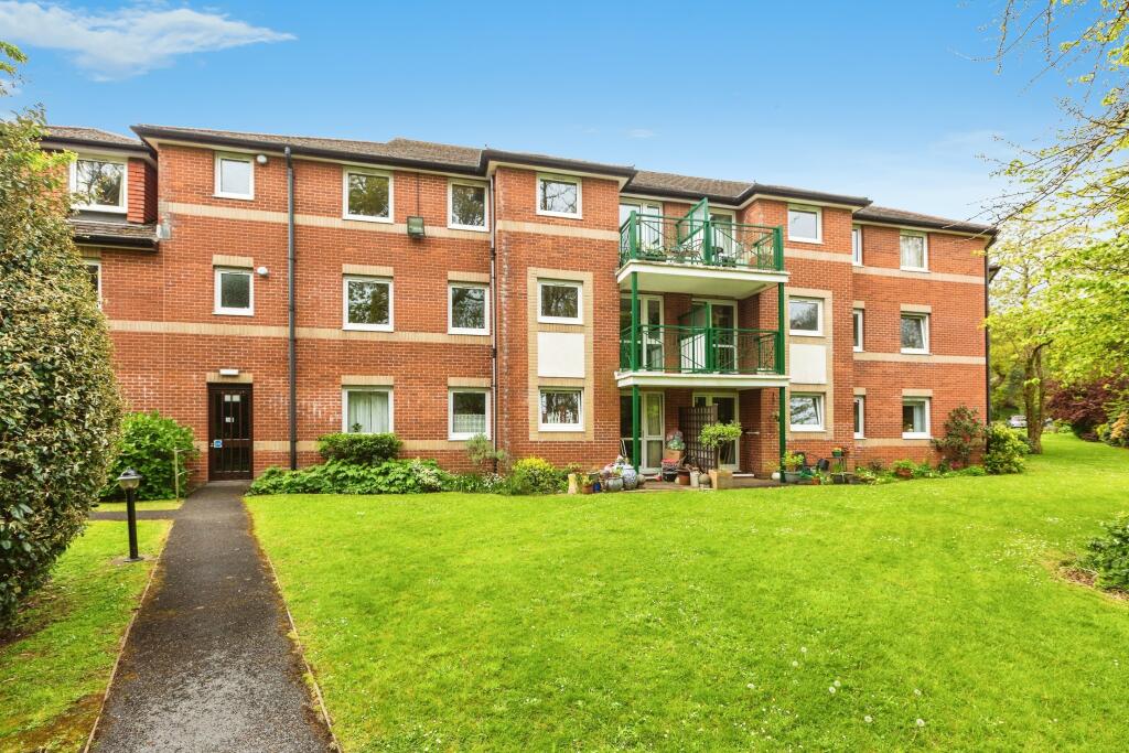 2 bedroom flat for sale in Mumbles Bay Court, Mayals, Swansea, SA3
