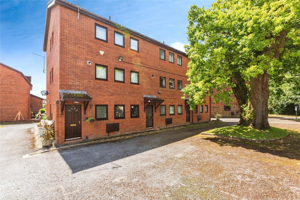 Main image of property: Llwynderw Drive, West Cross, Swansea, SA3