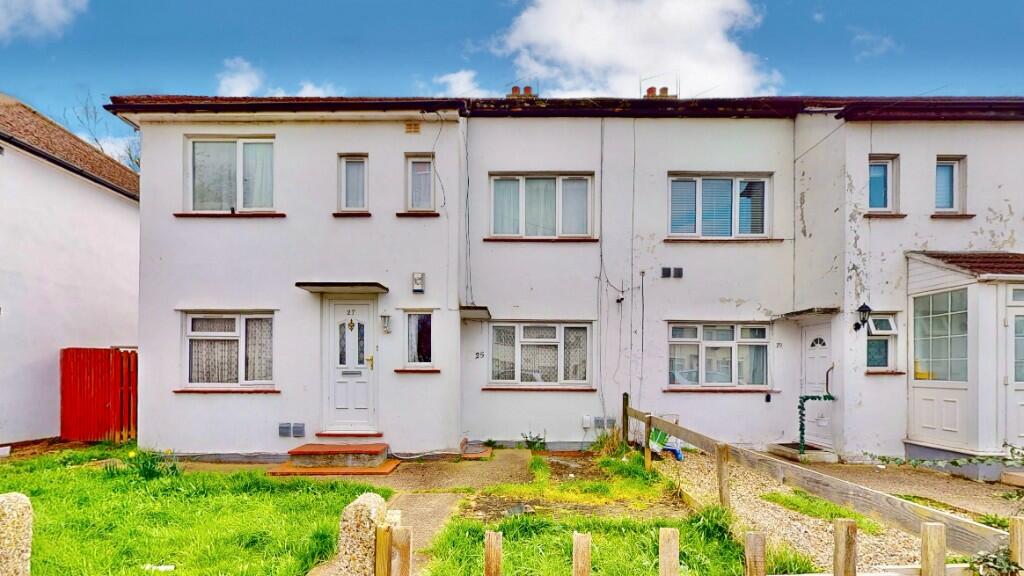 2 bedroom ground floor maisonette for rent in The Crescent, Hayes, Middlesex, UB3
