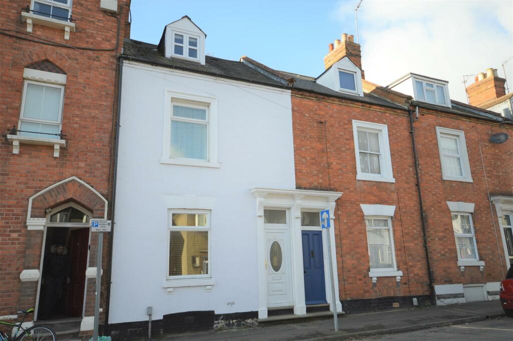 4 bedroom terraced house for rent in Cyril Street, Abington, NN1