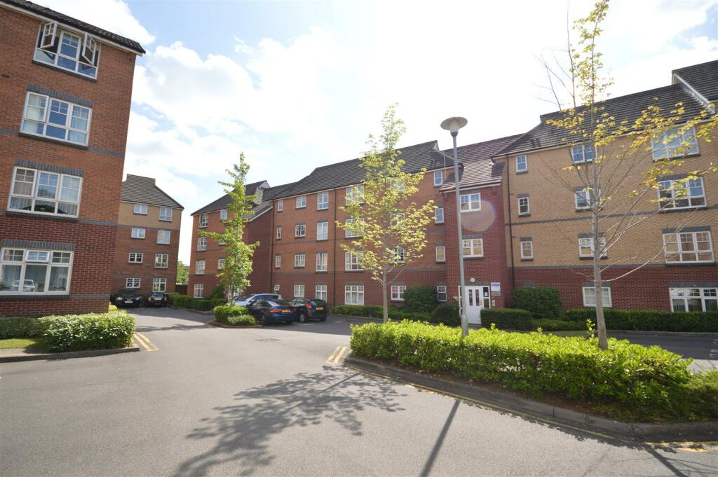 2 bedroom flat for rent in Canterbury Court, Bedford Road, NN1
