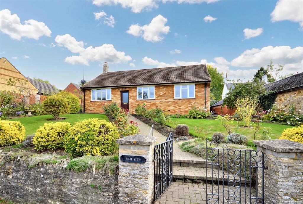 Main image of property: The Cross, Great Houghton, NN4