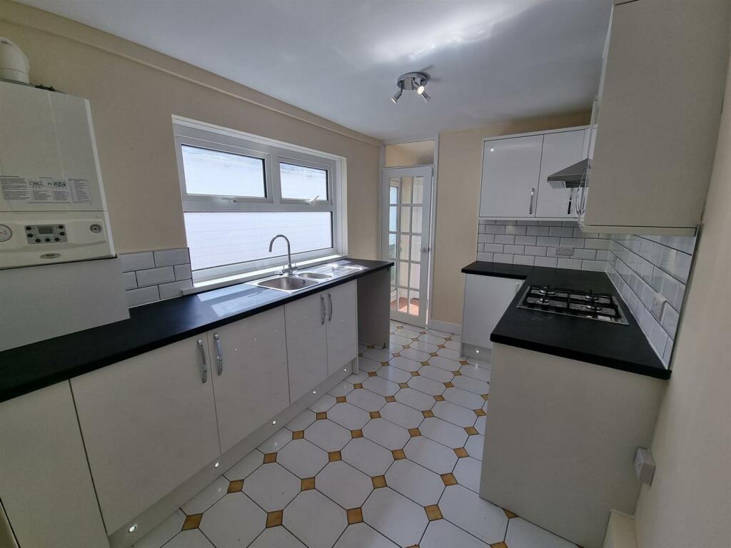 2 bedroom terraced house for rent in Lower Derby Road, Portsmouth, Hampshire, PO2