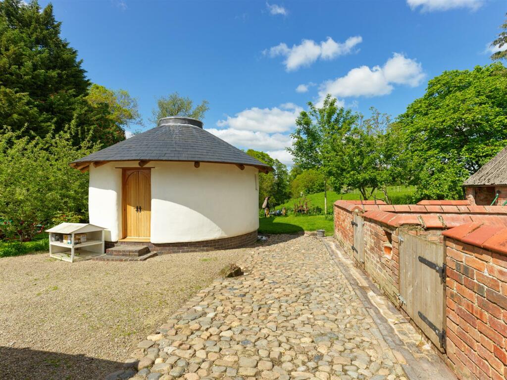 6 bedroom detached house for sale in Gwalia, Nr Overton On Dee, LL13