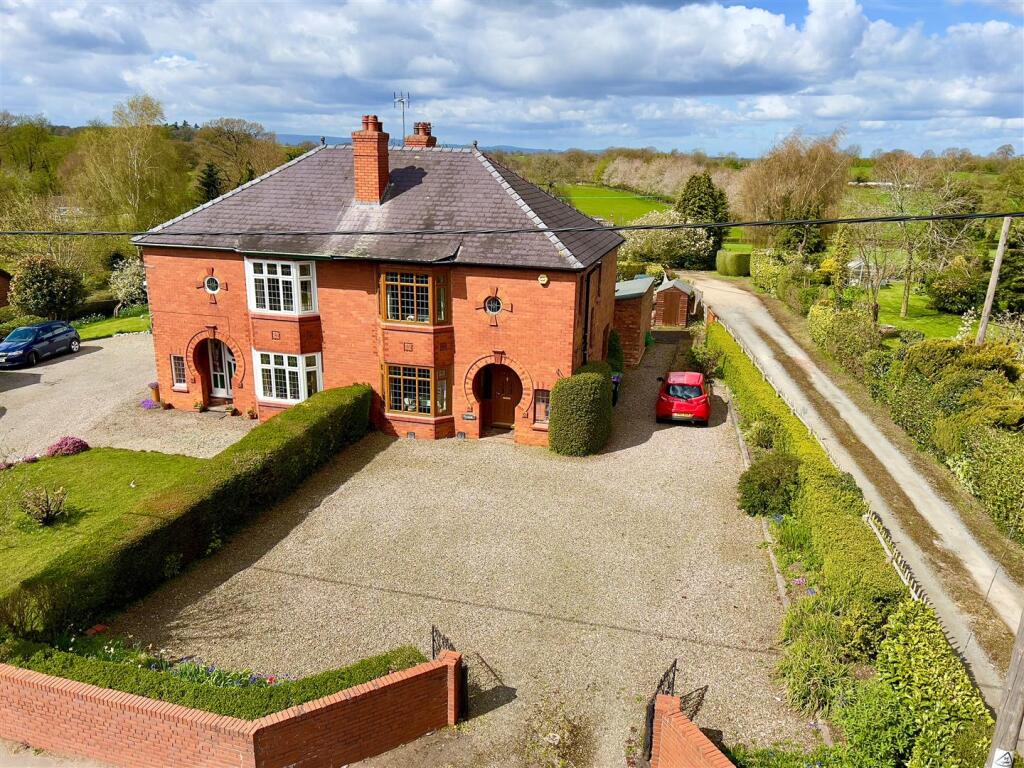 3 bedroom semi-detached house