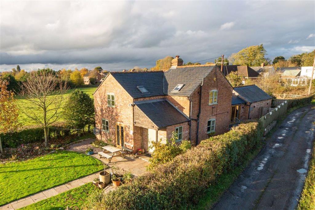 4 bedroom country house for sale in Moss Lane, Dudleston Heath, SY12 , SY12