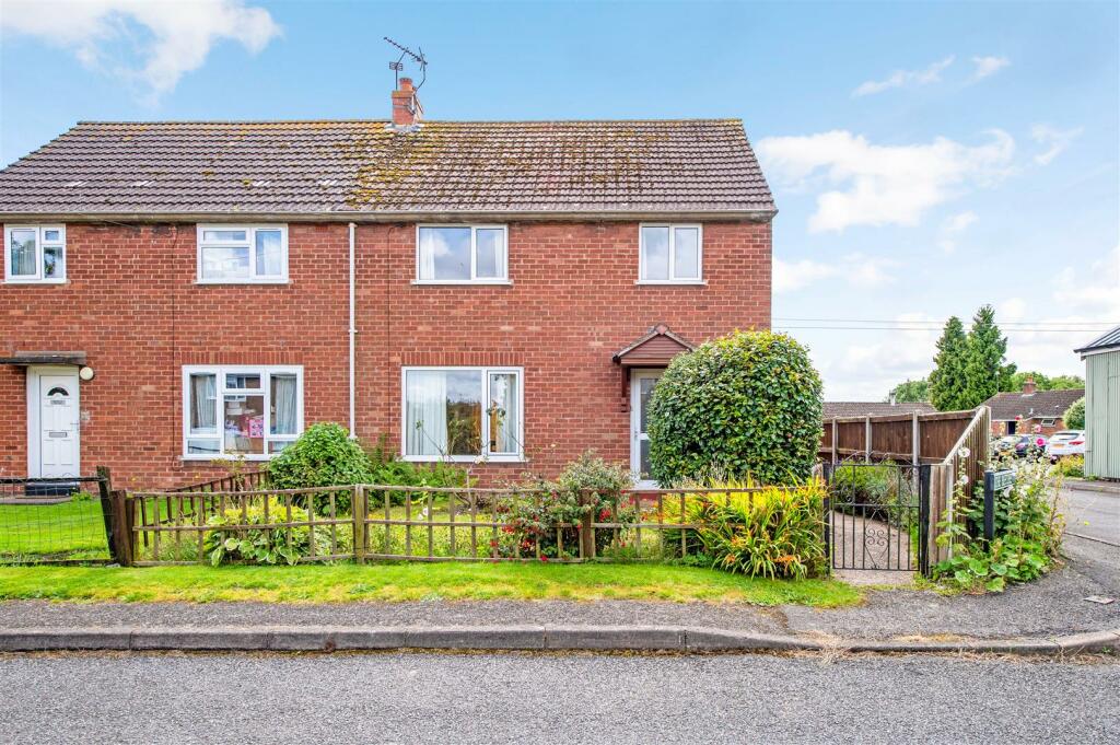 3 bedroom semidetached house for sale in Jubilee Villas, Mamble