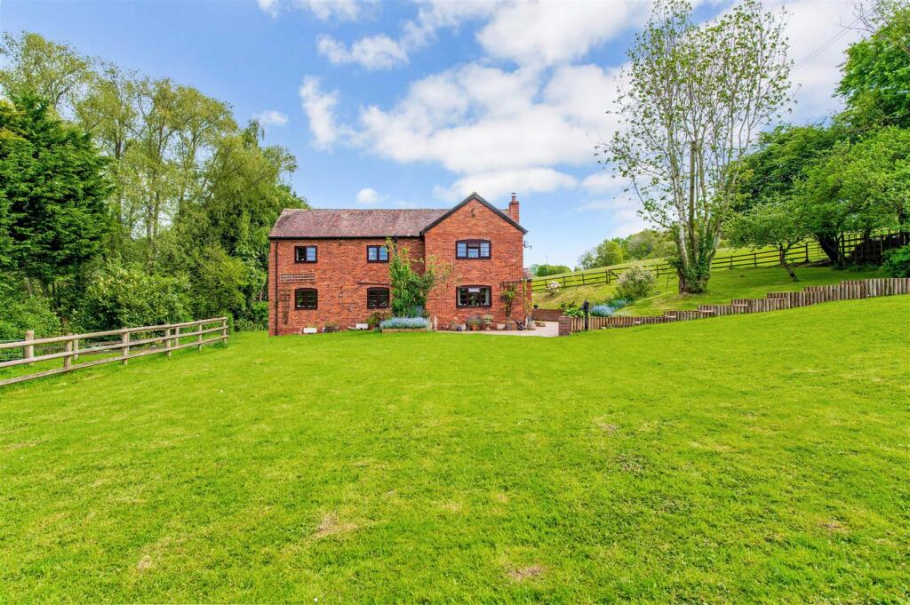 3 bedroom detached house for sale in Broombank, Newnham Bridge, Tenbury