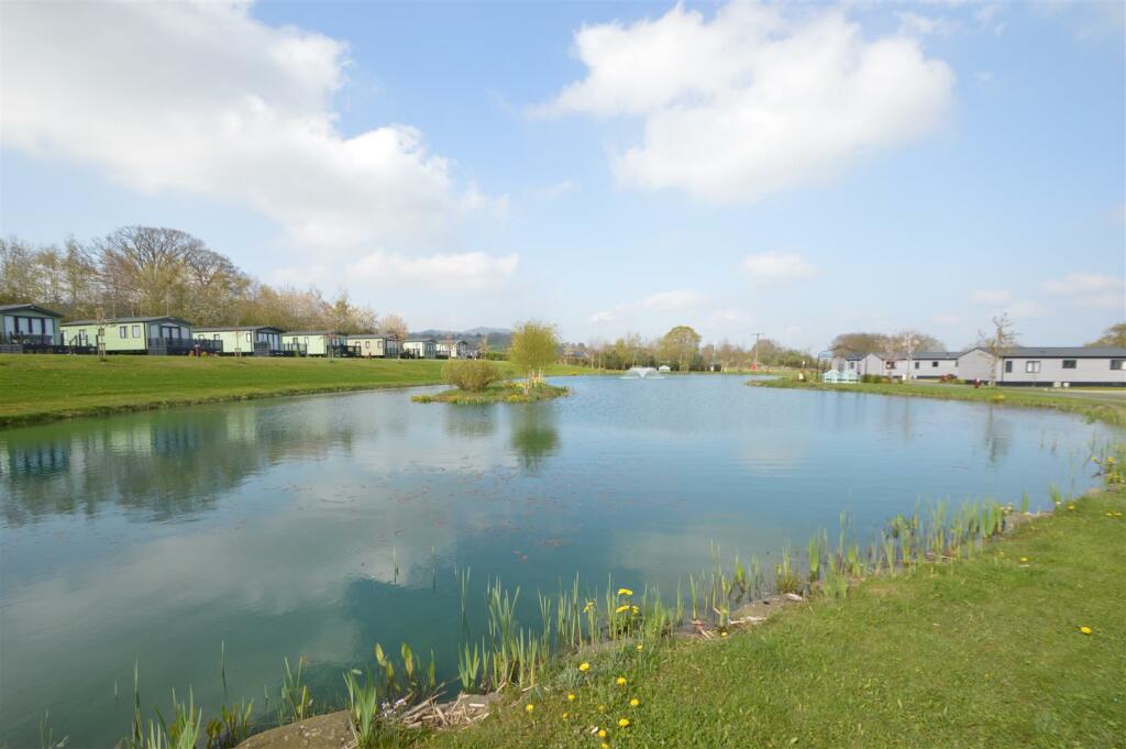 2 bedroom bungalow for sale in Crew Green, Shrewsbury, SY5