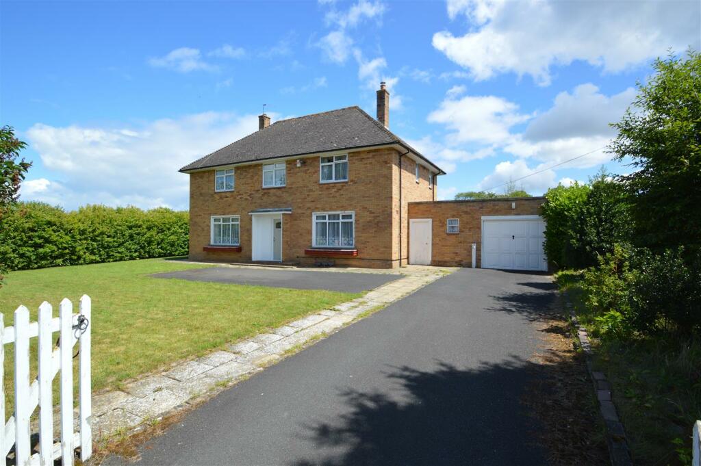 4 bedroom house for sale in Lymore Close, Nesscliffe, Shrewsbury, SY4