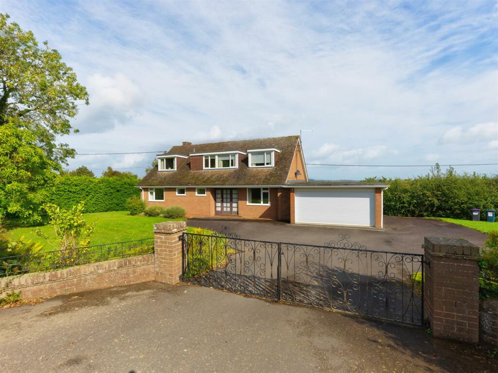 3 bedroom detached house for sale in Alberbury, Shrewsbury, SY5 9AD, SY5