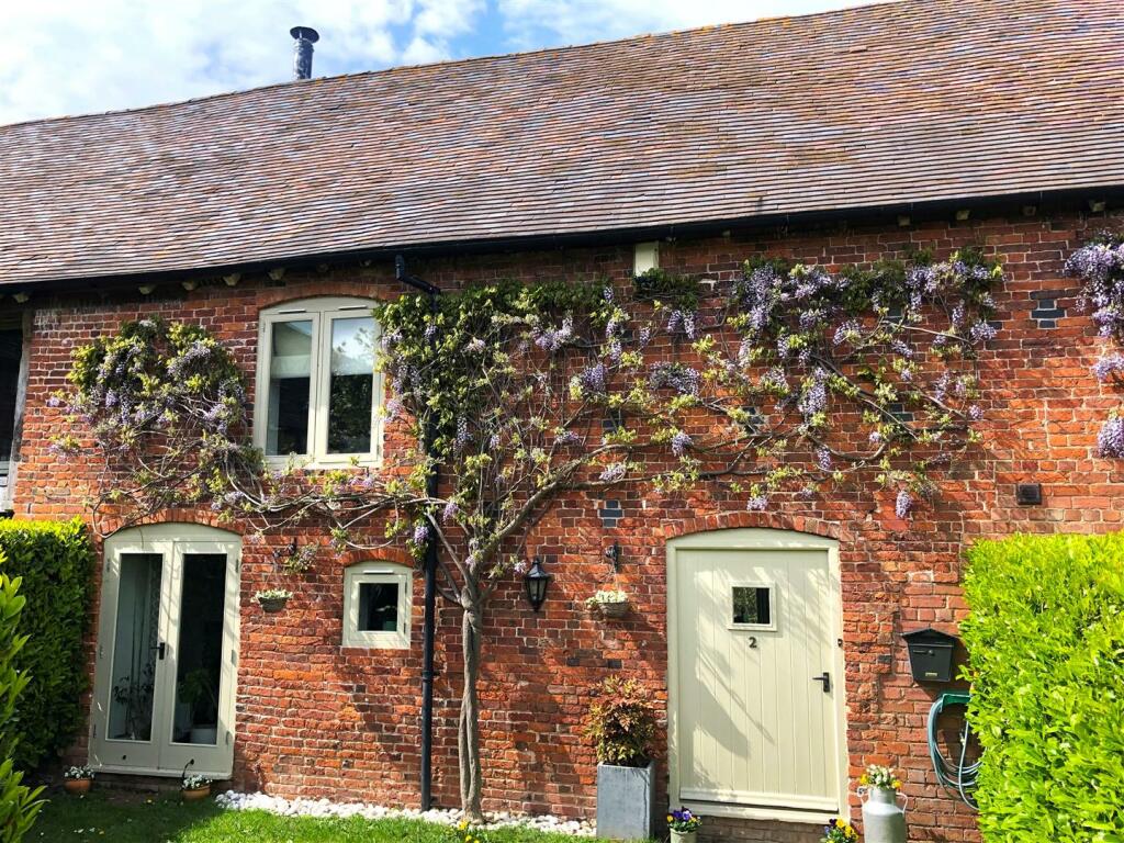 3 bedroom house for sale in Moat Farm Barns, Stapleton, Dorrington