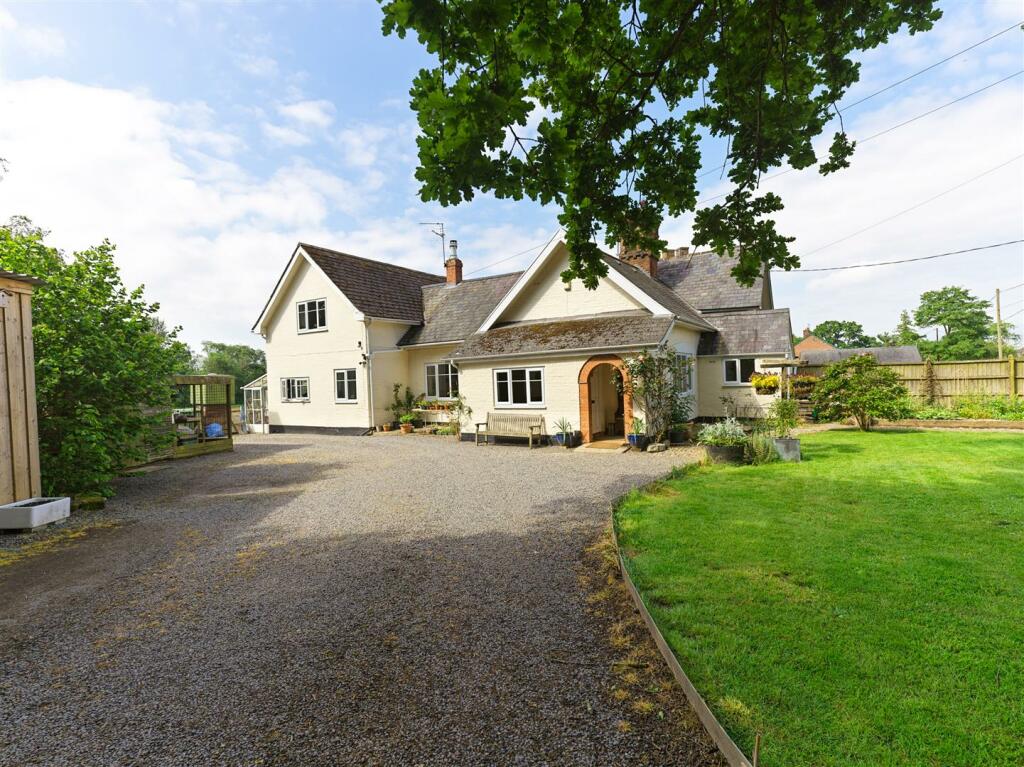 3 bedroom semidetached house for sale in Leaton, Bomere Heath