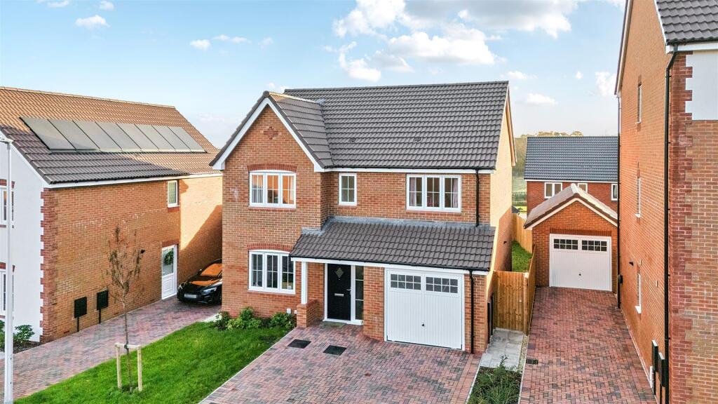 Main image of property: 32 Wedgewood Crescent, Shrewsbury, SY3 9PP