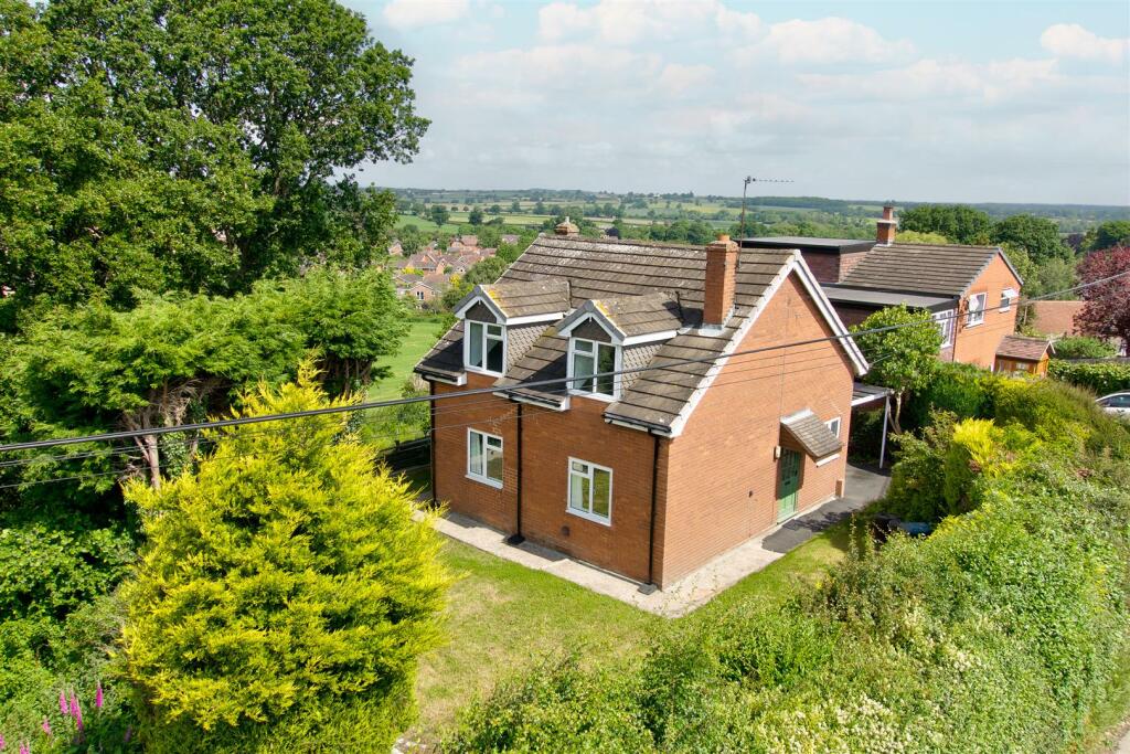 3 bedroom detached house for sale in Pontesbury Hill, Pontesbury