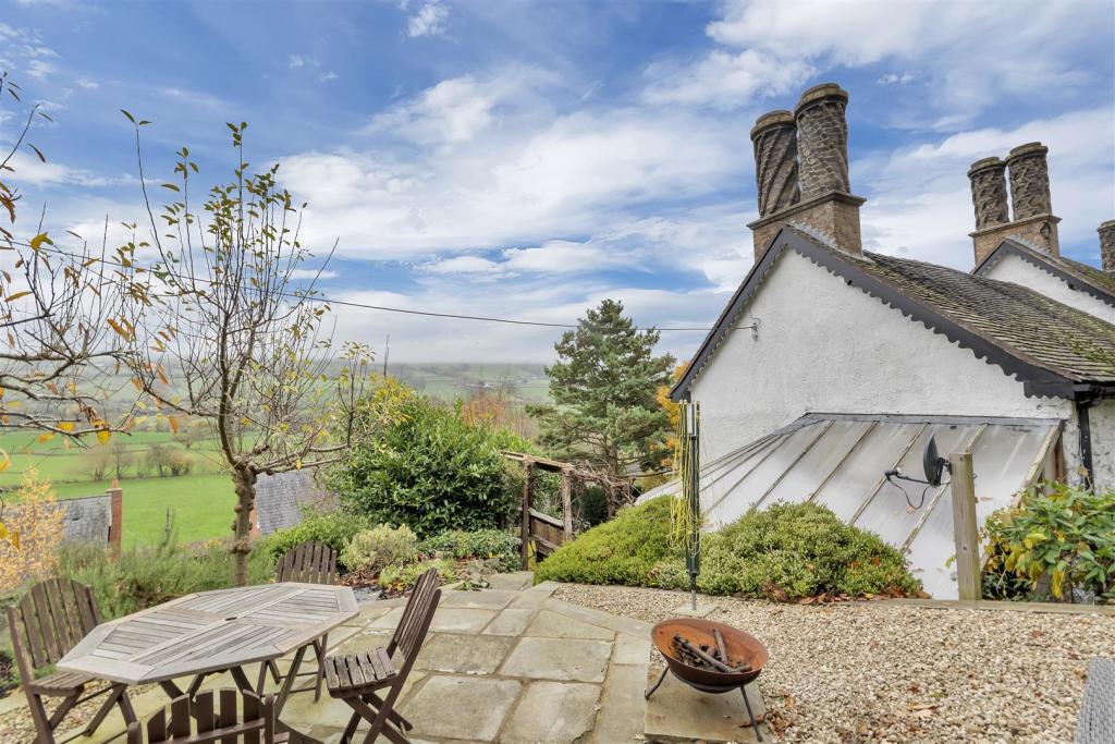 3 bedroom semidetached house for sale in Trewern, SY21 8EA, SY21