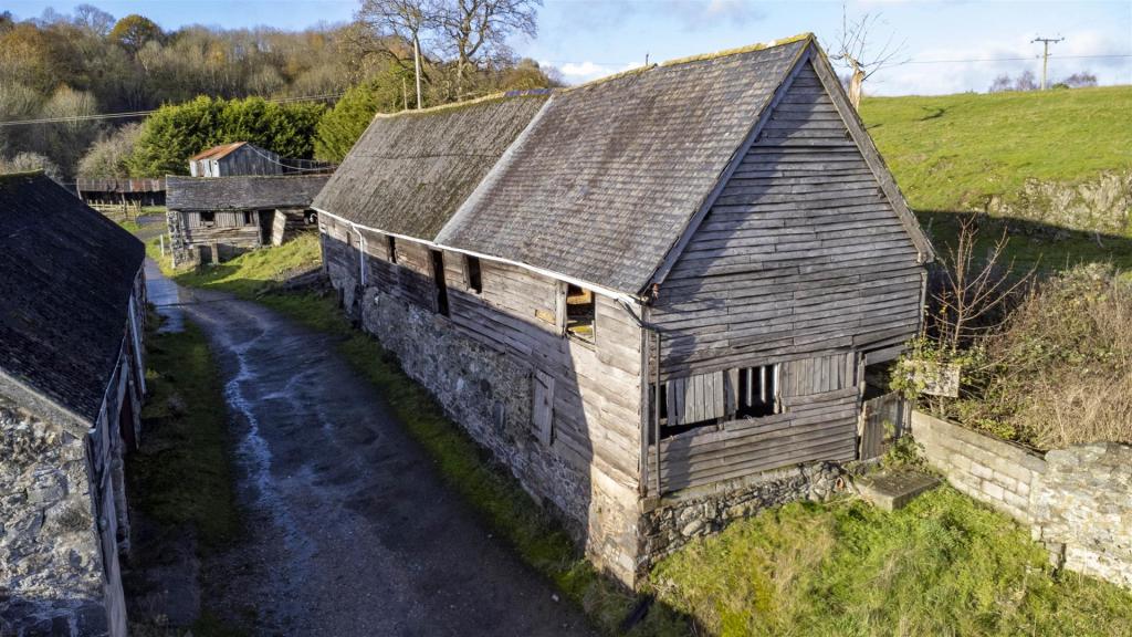 6 bedroom country house for sale in Llanfyllin, SY22