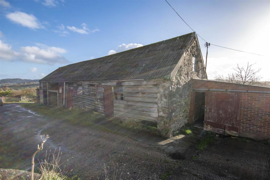 6 bedroom country house for sale in Llanfyllin, SY22