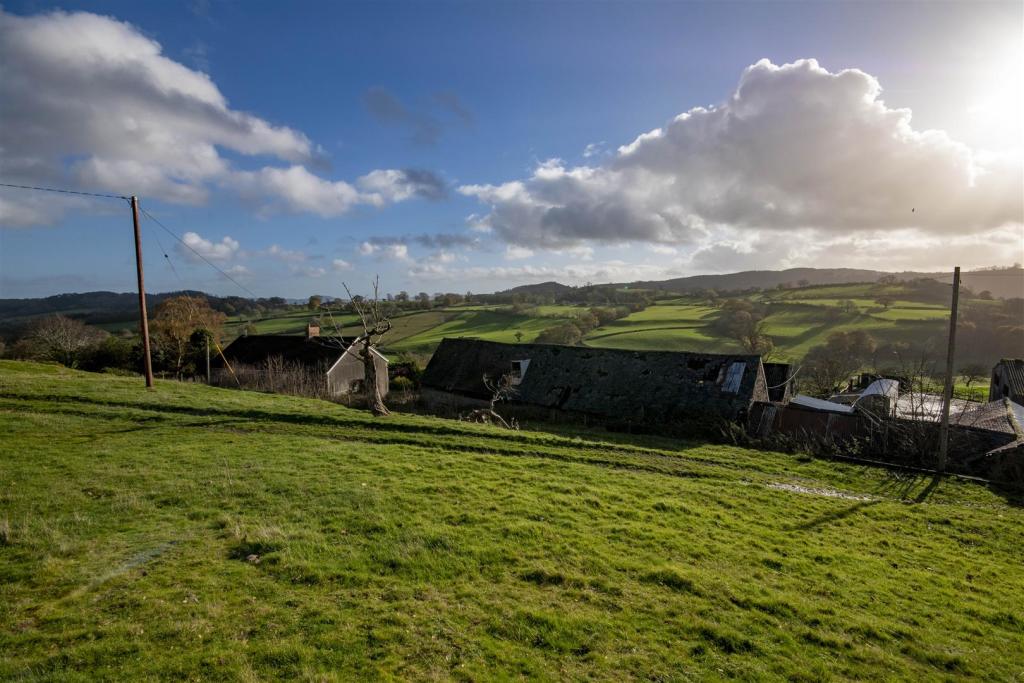 6 bedroom country house for sale in Llanfyllin, SY22