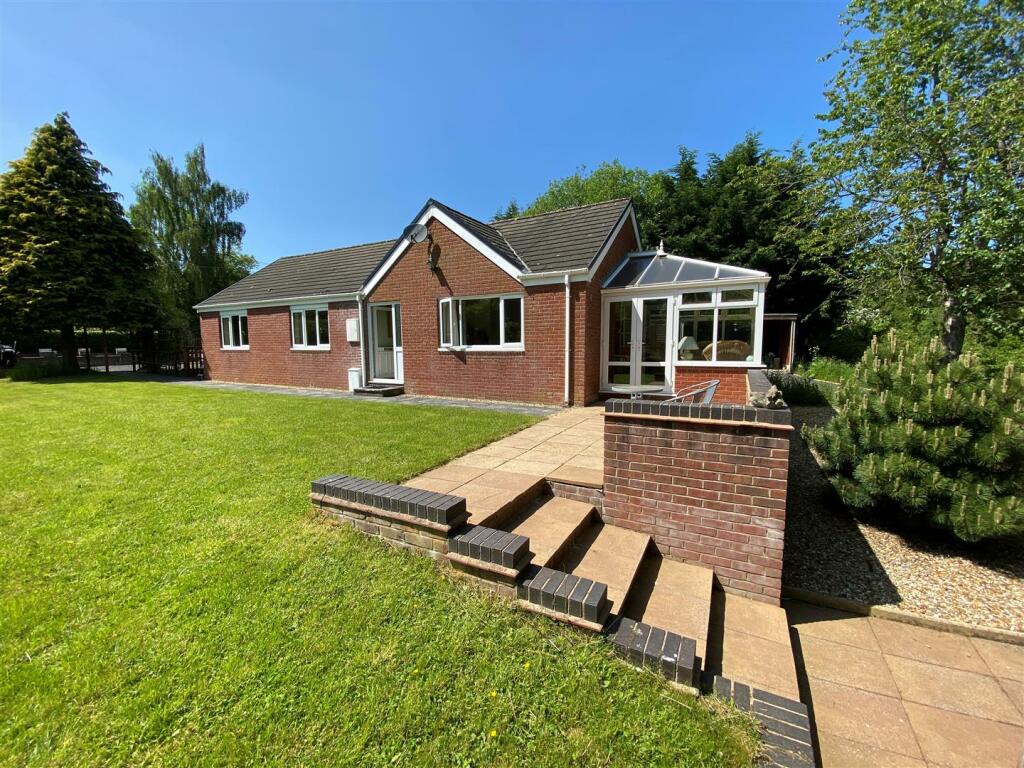 3 bedroom house for sale in Brooks, Welshpool, SY21