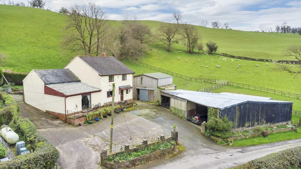 3 bedroom country house for sale in Llanfair Caereinion, Welshpool, SY21