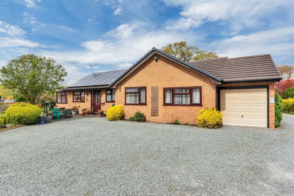 3 bedroom detached bungalow for sale in City Gardens, Four Crosses